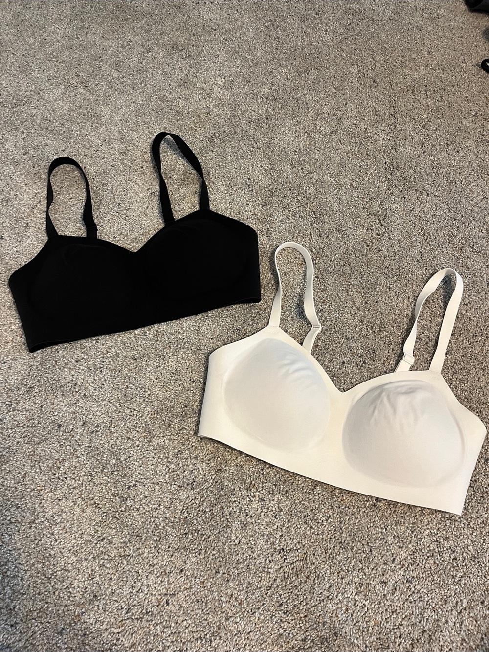 Athleta Smooth Molding Bra Duo in Black and Cream